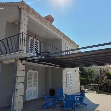 Charming House With Jaccuzi,terrace,lounge Area 펜션 믈리니