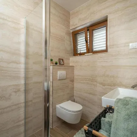 Charming House With Jaccuzi,terrace,lounge Area *